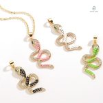 Bijou serpent femme en blanc, accessoire tendance et original