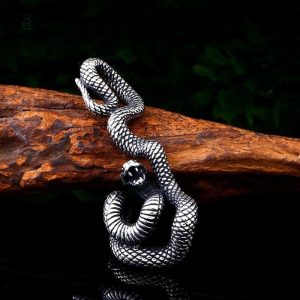Collier serpent homme, un bijou stylé et original