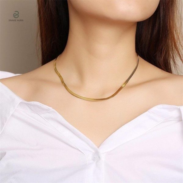 Bijou collier serpent en or, design élégant