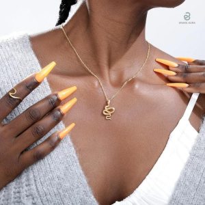 Collier serpent doré, accessoire tendance et subtil