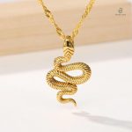 Collier or serpent, ajout de luxe à votre tenue