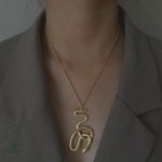 Accessoire serpent doré pour sublimer votre style