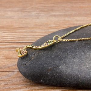 Or Jaune Serpent Collier avec Éclat de Diamants Multicolores