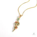 Accessoire féminin : collier serpent multicolore, design moderne