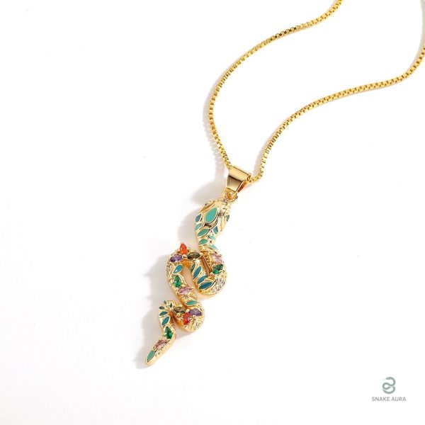 Accessoire féminin : collier serpent multicolore, design moderne