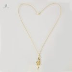 Accessoire serpent chic en argent, parfait pour toutes occasions