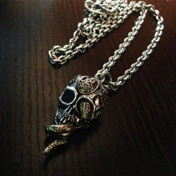 Accessoire serpent en argent avec style audacieux