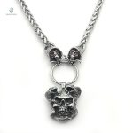 Collier serpent en acier avec motif tête de mort