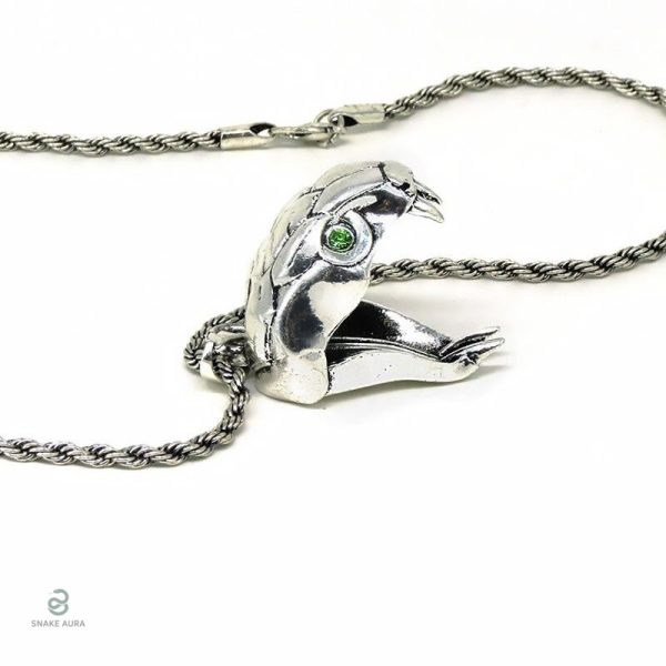 Collier serpent élégant en métal argenté