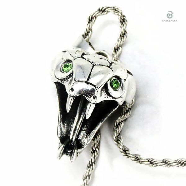 Collier tendance inspiré des serpents argentés