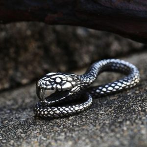 Collier serpent en acier, design vintage unique