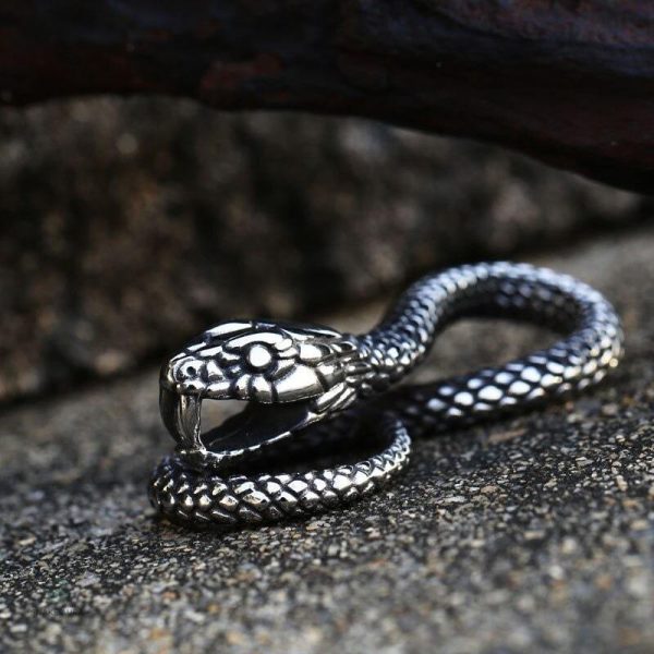 Collier serpent en acier, design vintage unique