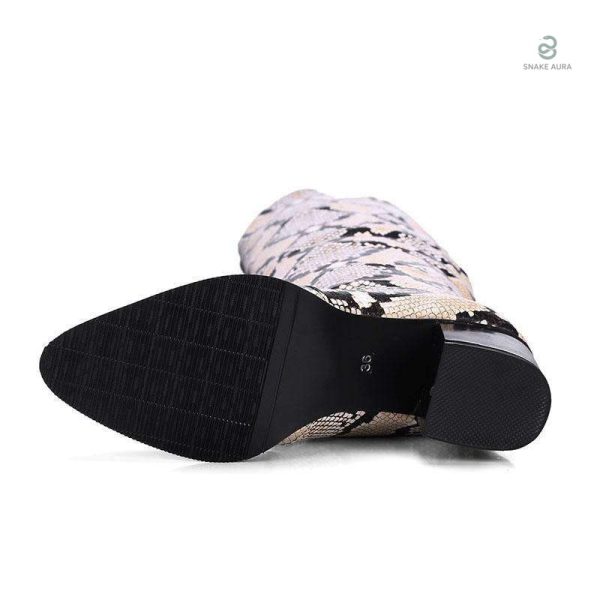 Style glamour avec ces cuissardes serpent intemporelles