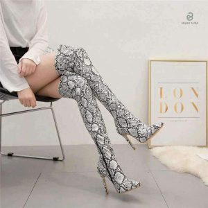 Modèles de cuissardes serpent avec imprimé python stylé