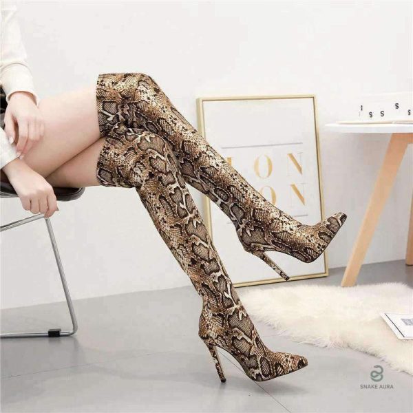 Cuissardes serpent à talon pour un look audacieux