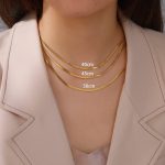Collier maille serpent plaqué or élégant et contemporain