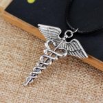 Collier en serpents, symbole Caducée Hermès raffiné