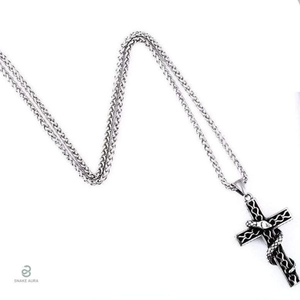 Collier serpent avec croix en design élégant