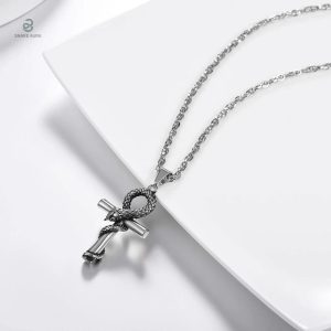 Bijou serpent en argent, design croix distinctif et raffiné