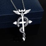 Collier serpent orné d'une croix