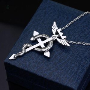 Bijou serpent croix chrétienne élégant