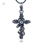 Collier serpent avec croix et tête de mort