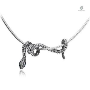 Collier serpent ras-de-cou en argent élégant et moderne