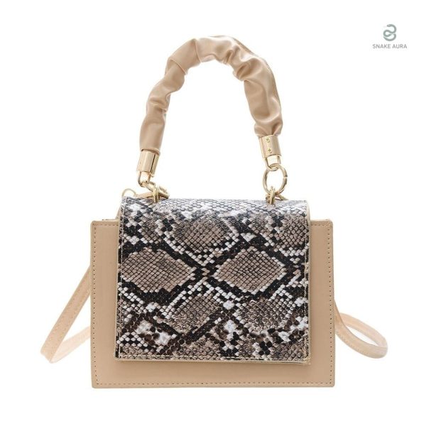 Sac carré beige en simili serpent, élégant et tendance.