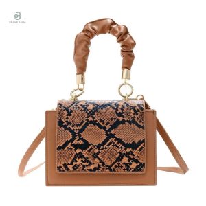 Sac Serpent Marron carré, design chic et élégant