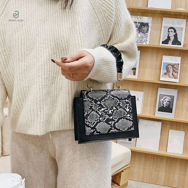 Sac serpent noir, design carré moderne et chic
