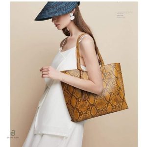 Sac cabas en motif serpent, couleur jaune éclatant