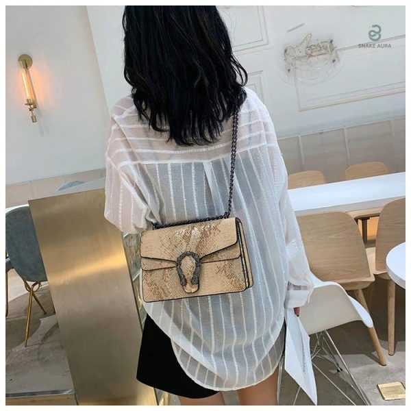 Sac à main serpent au look glamour et moderne