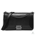 Sac serpent noir pour femme, élégant et chic.