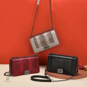 Sac femme serpent rouge, accessoire de mode chic et original