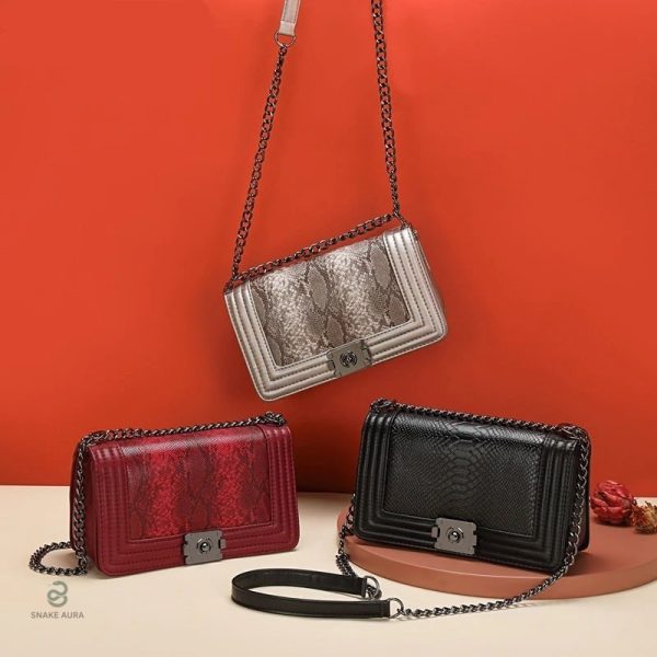 Sac femme serpent rouge, accessoire de mode chic et original