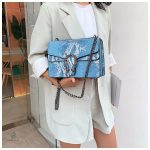 Sac Serpent en bleu, design raffiné et tendance
