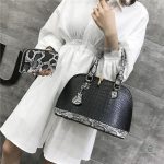 Accessoire mode cuir noir serpent tendance
