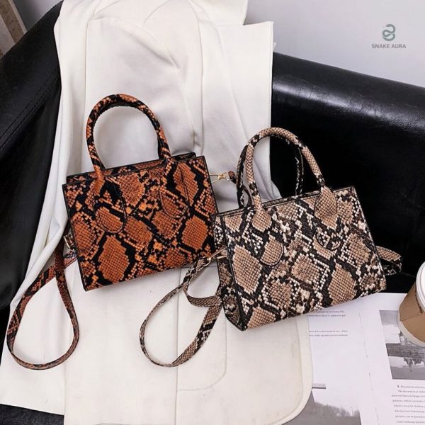Sac serpent en cuir marron, parfait pour une tenue chic et décontractée